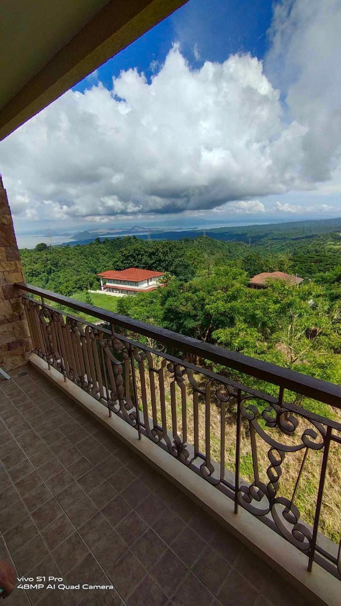 Splendido Tagagtay Taal Lake Staycation Free Parking Netflix No Free Pool Tagaytay City Exterior photo
